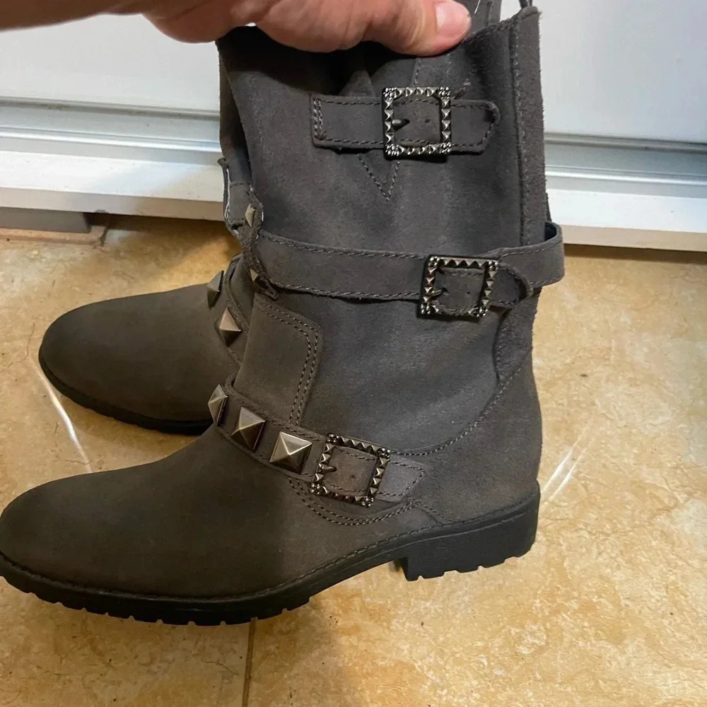 Libby Edelman women's Grey suede leather boots size 6 Buckle Rivets booties - Picture 2 of 7